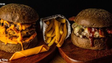 Delicious Glútem Burger - A visual feast of a mouthwatering glútem-based burger, enticing readers to explore the world of gluten-free delights.